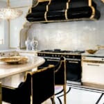 Луксозни кухни в различни интериорни стилове Луксозна кухня в черно и златно