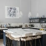 Луксозни кухни в различни интериорни стилове Луксозна кухня с квадратен остров