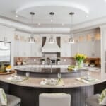 Луксозни кухни в различни интериорни стилове Овална луксозна кухня