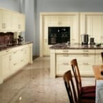 Луксозни кухни в различни интериорни стилове Класическа кухня в кремави цветове