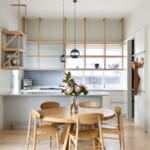 Луксозни кухни в различни интериорни стилове Светла кухня с трапезария