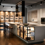 Луксозни кухни в различни интериорни стилове Модерна кухня със скрито осветление