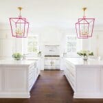 Непреходната визия на кухня в бяло и златисто Непреходната визия на кухня в бяло и златисто