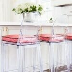 Непреходната визия на кухня в бяло и златисто Непреходната визия на кухня в бяло и златисто