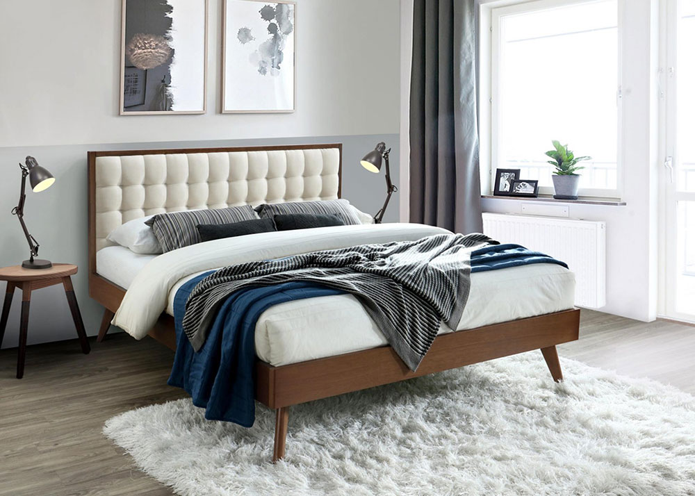 Тапицирано легло в бежово и орех на крачета – GRANDecor.bg