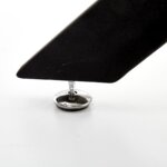 Кръгла маса с метални крака и плот в черно и бяло   детайл