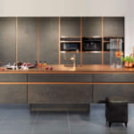 Тенденции в кухненския дизайн Тенденции в кухненския дизайн: Тъмен гранит съчетан с медена повърхност в кухнята