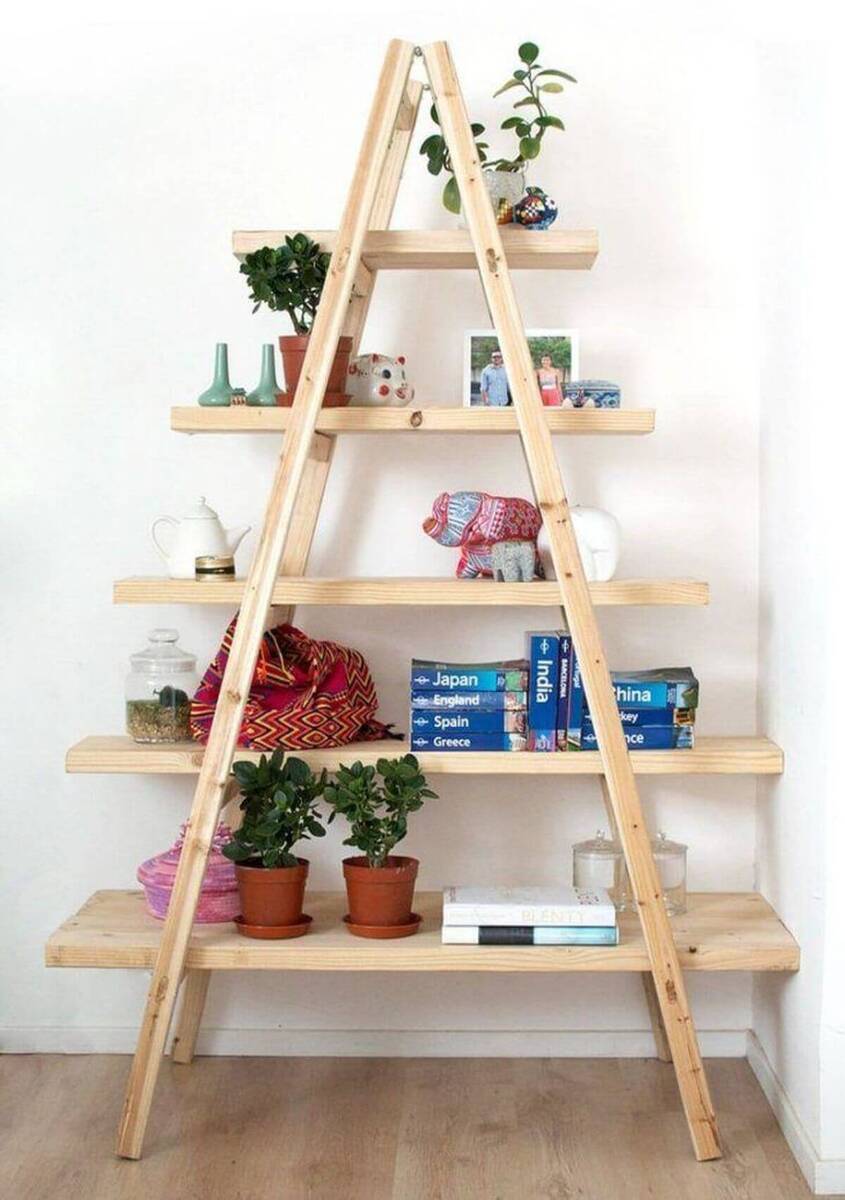 Преобразувана стара стълба в рафт