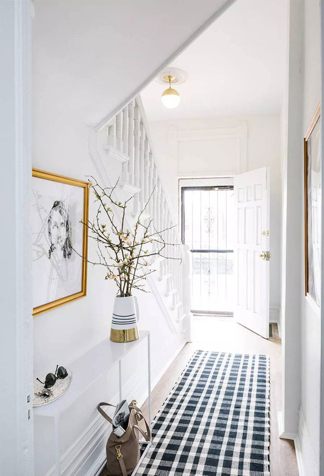 Френски шик и елегантност в стилно антре