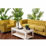 Стилен фотьойл с кадифена дамаска в жълто и дървени крачета декорация