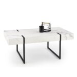 Холна маса с плот като бял мрамор и черна основа примерна подредба