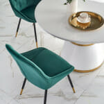 Кръгла трапезна маса с бял лак и златисти детайли - изглед отгоре