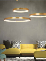 Златист LED пендел с модерен дизайн - интериор