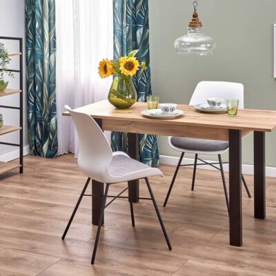 Правоъгълна разтегателна маса в дървесен цвят и черно-интериор