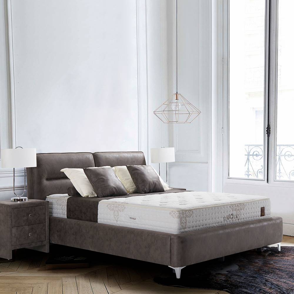 Легло с луксозна дамаска в тъмнокафяв цвят-интериор Легло с луксозна дамаска в тъмнокафяв цвят-интериор