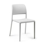 Трапезен стол от полипропилен с класическа визия-бял