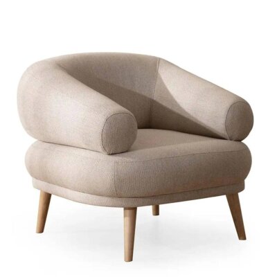 Кресло с подлакътници и дамаска в бежово