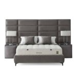 Сиво нощно шкафче с две чекмеджета-интериор