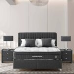 Сиво тапицирано легло с повдигащ механизъм