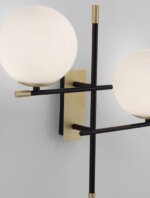 Аплик с 2 бели топки на различни нива детайли, основа