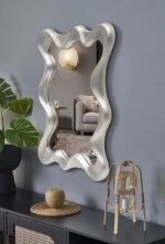 Стенно огледало с нестандартна форма - интериорна