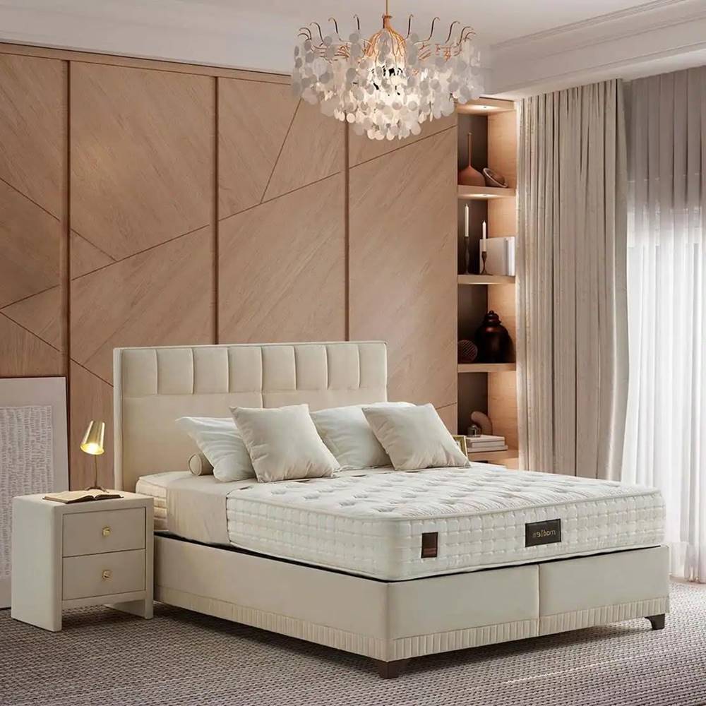 Легло с дамаска в цвят крем и повдигащ механизъм-интериор Легло с дамаска в цвят крем и повдигащ механизъм-интериор