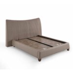 Луксозно тапицирано легло с висока табла