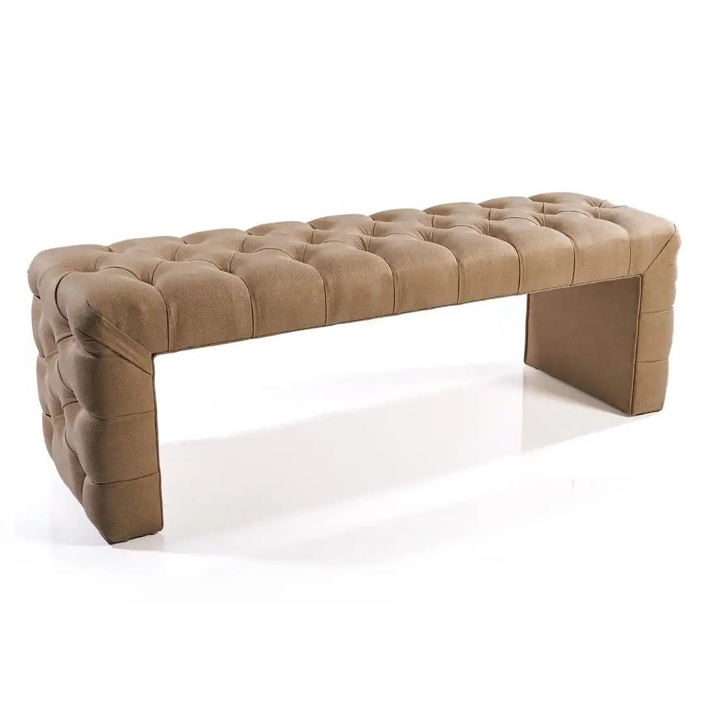 Тапицирана пейка в кафяв цвят с капитонирана седалка Тапицирана пейка в кафяв цвят с капитонирана седалка