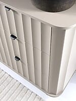 Витрина с три стъклени рафта серия Novado - сегмент