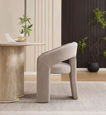 Изцяло тапициран трапезен стол с подлакътници C107 - интериорна снимка